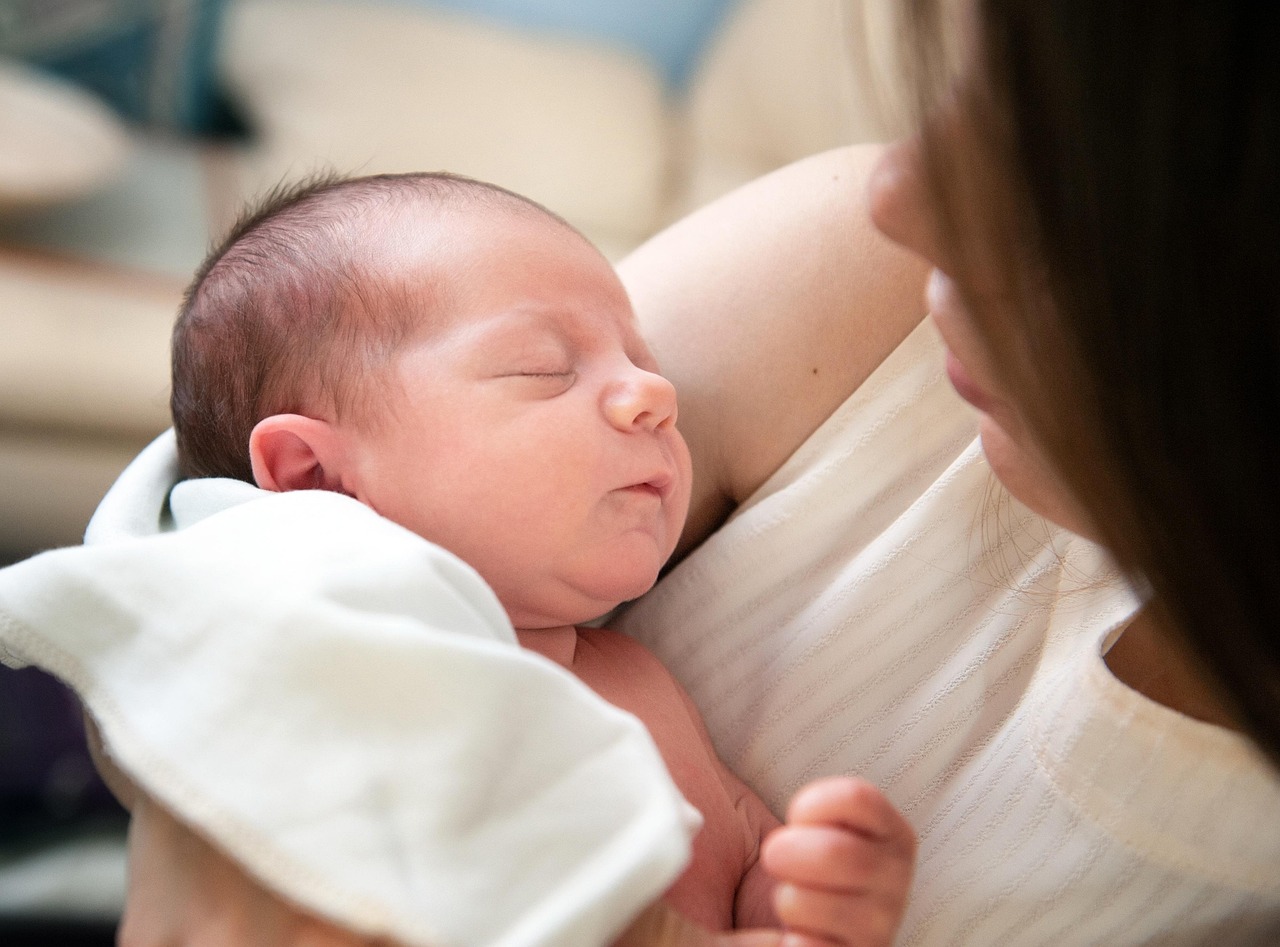How Intended Parents Choose a Frozen Donor Egg Bank: Key Factors to Consider in 2026